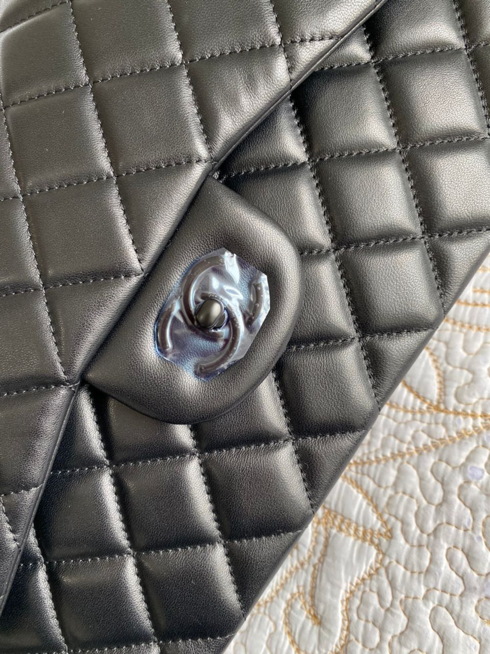Sac à rabat moyen en cuir d'agneau matelassé So Black