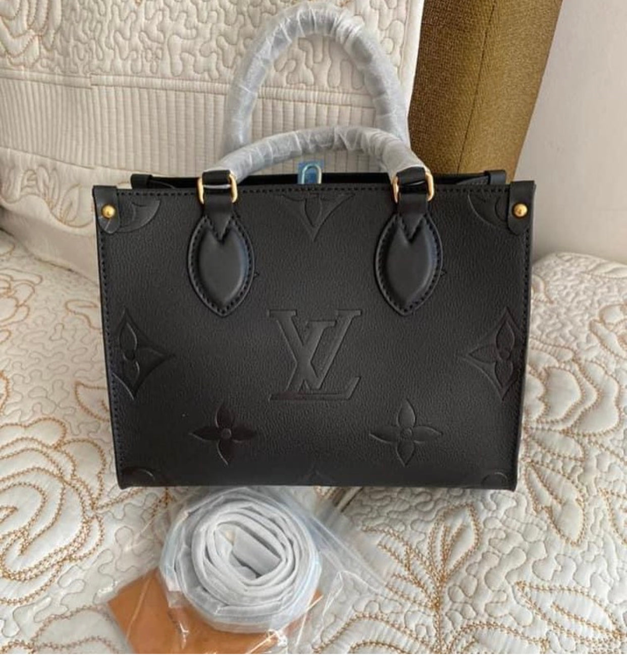 Noir sur le GO TOTE MM
