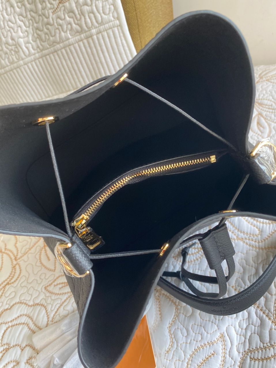 Monogramme noir Neo Noe
