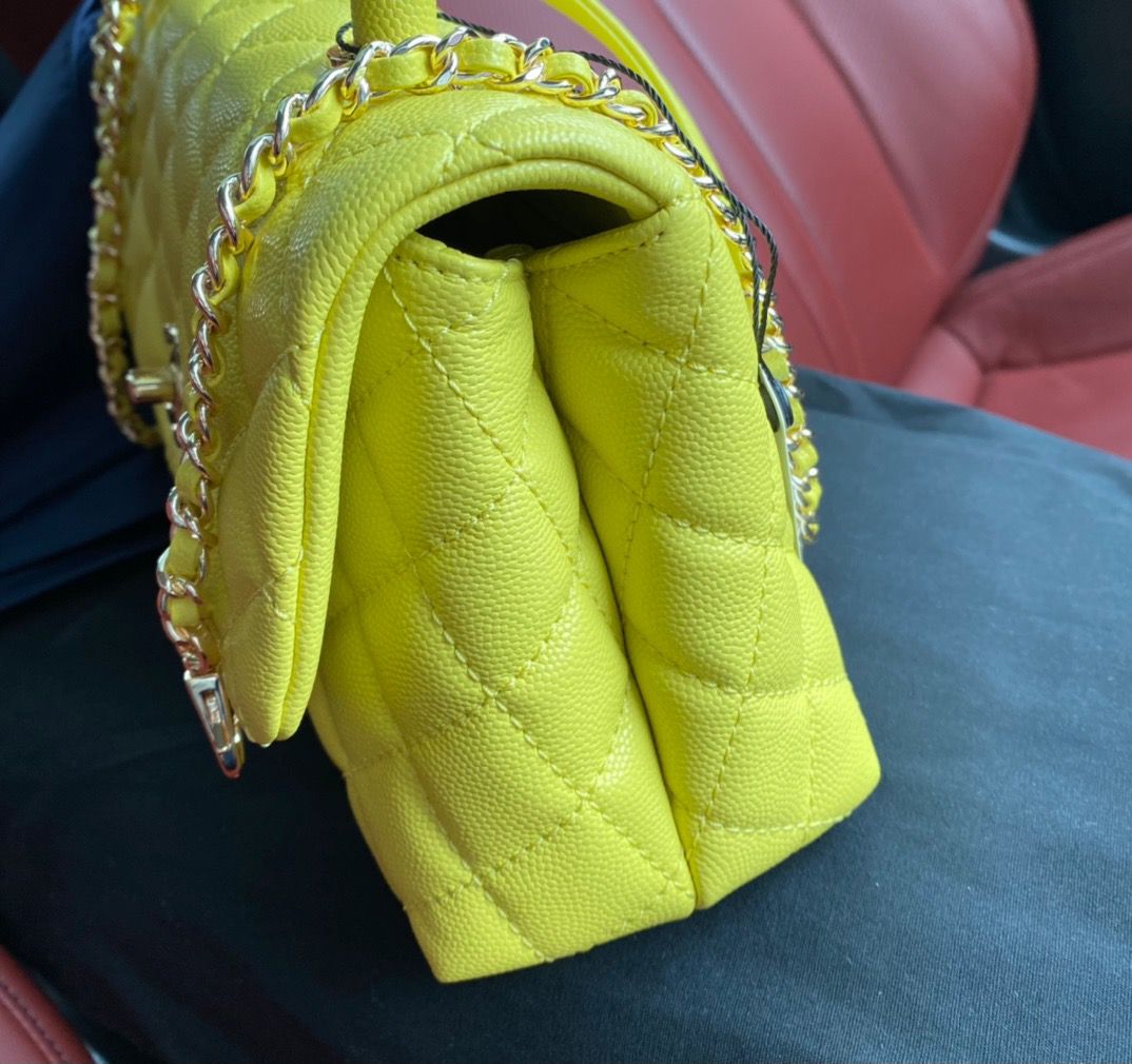 SAC À RABAT COCO MATELASSÉ CAVIAR JAUNE CANARI AVEC QUINCAILLERIE OR