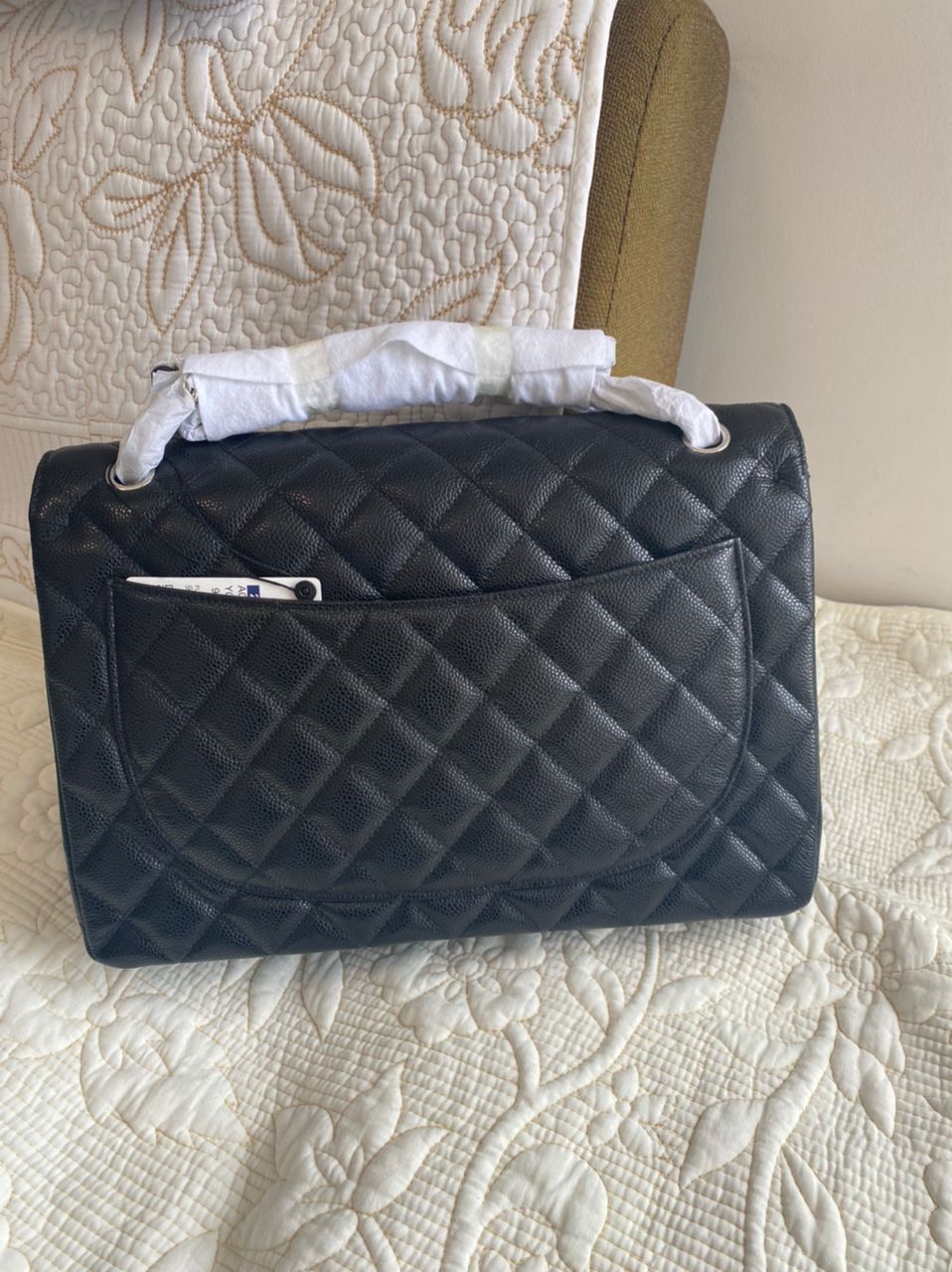 Bolso pequeño con solapa Cavier acolchado negro