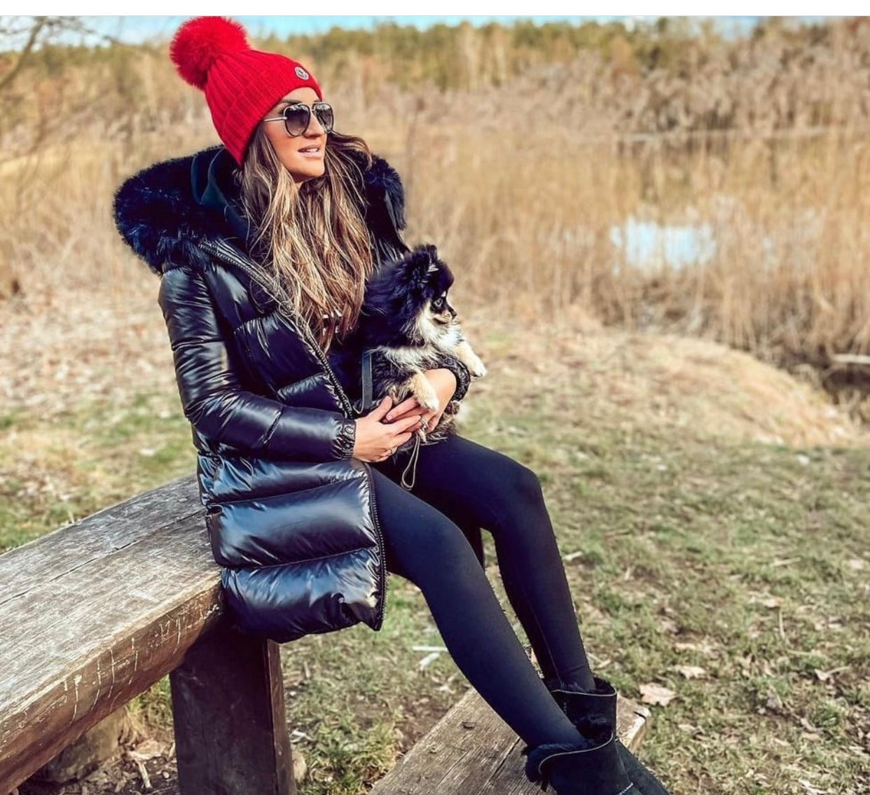 Gorro con logo y pompón de pelo