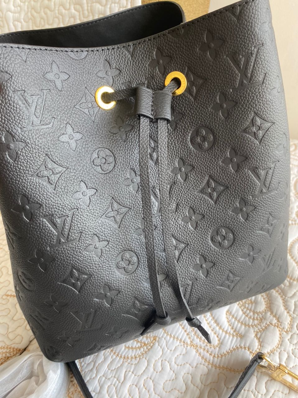 Monogramme noir Neo Noe