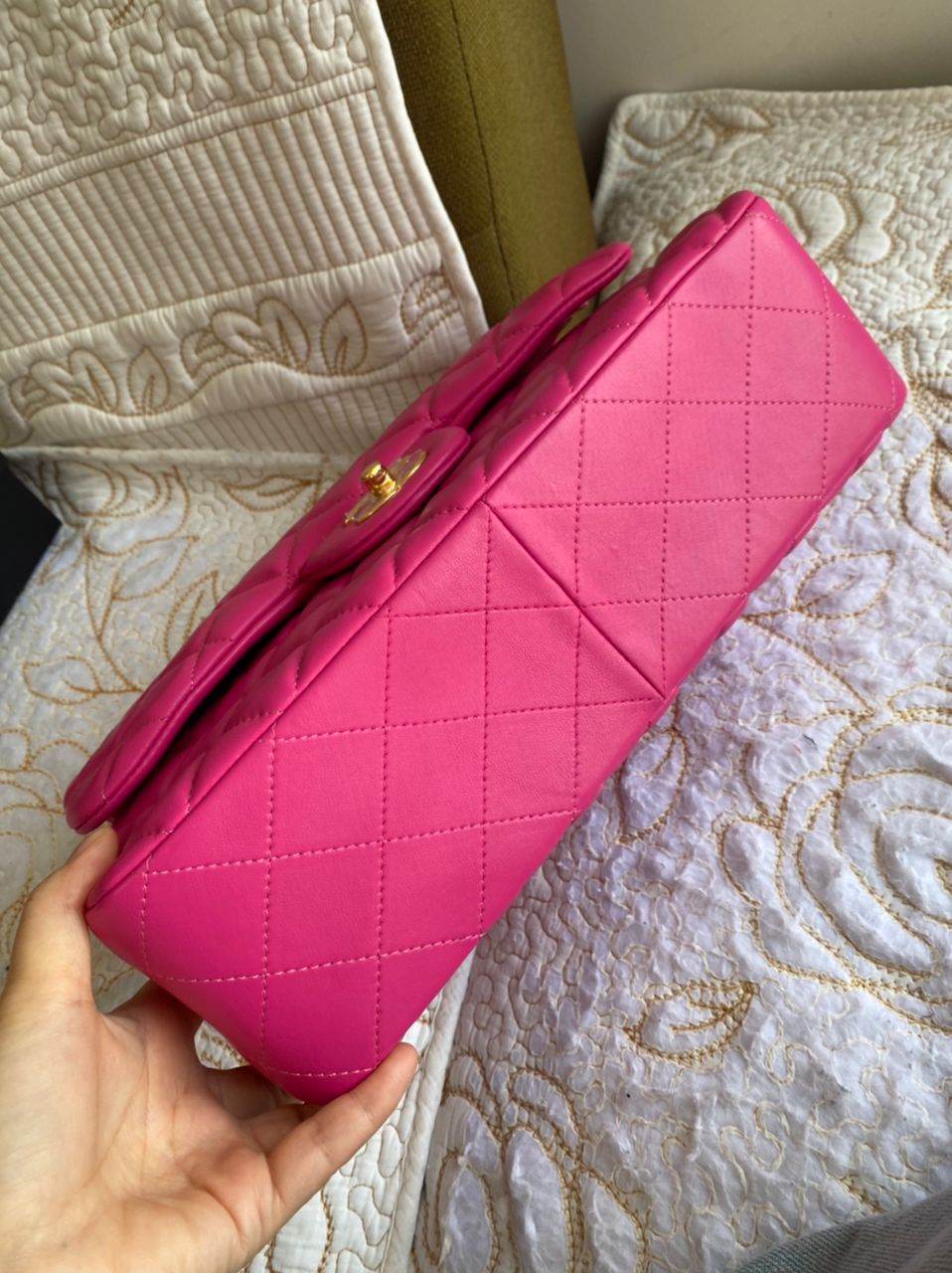 Sac à rabat moyen en cuir d'agneau rose
