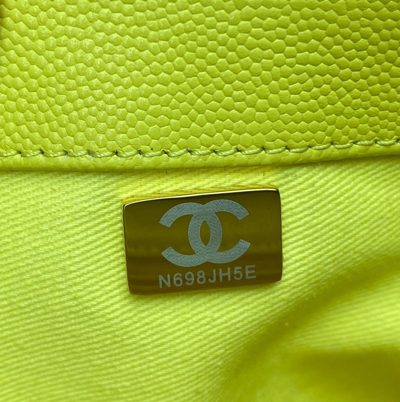SAC À RABAT COCO MATELASSÉ CAVIAR JAUNE CANARI AVEC QUINCAILLERIE OR