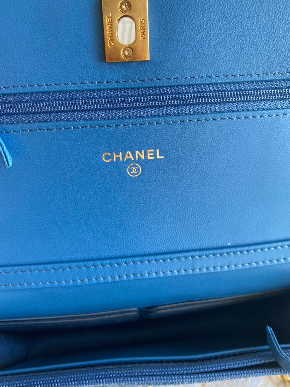 Sac à rabat carré en denim avec mini perles écrasées