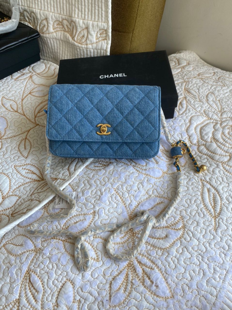 Sac à rabat carré en denim avec mini perles écrasées