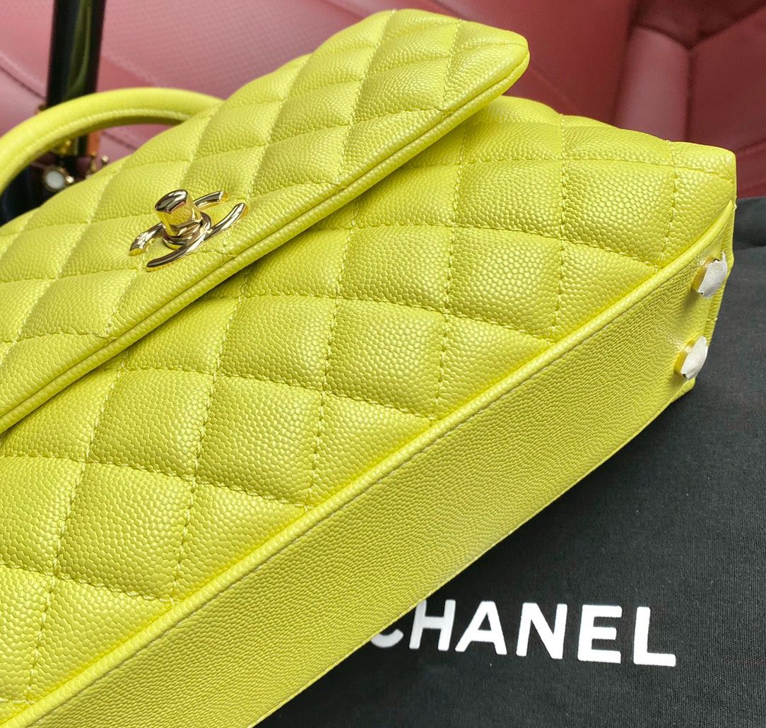 SAC À RABAT COCO MATELASSÉ CAVIAR JAUNE CANARI AVEC QUINCAILLERIE OR