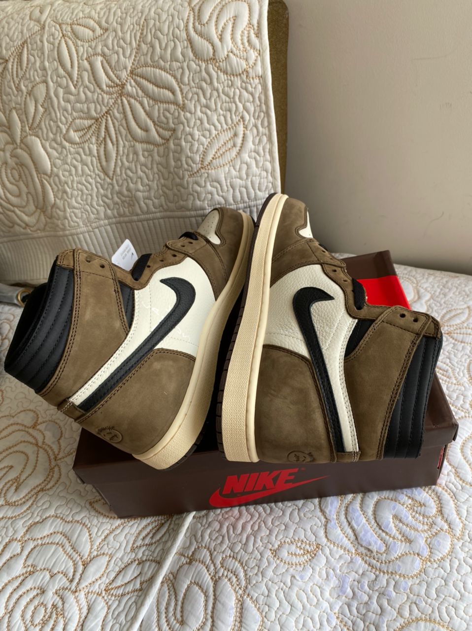 AIR JORDAN 1 "Travis Scott"