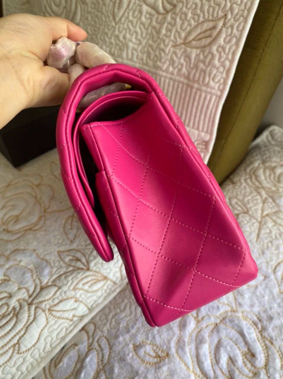 Sac à rabat moyen en cuir d'agneau rose