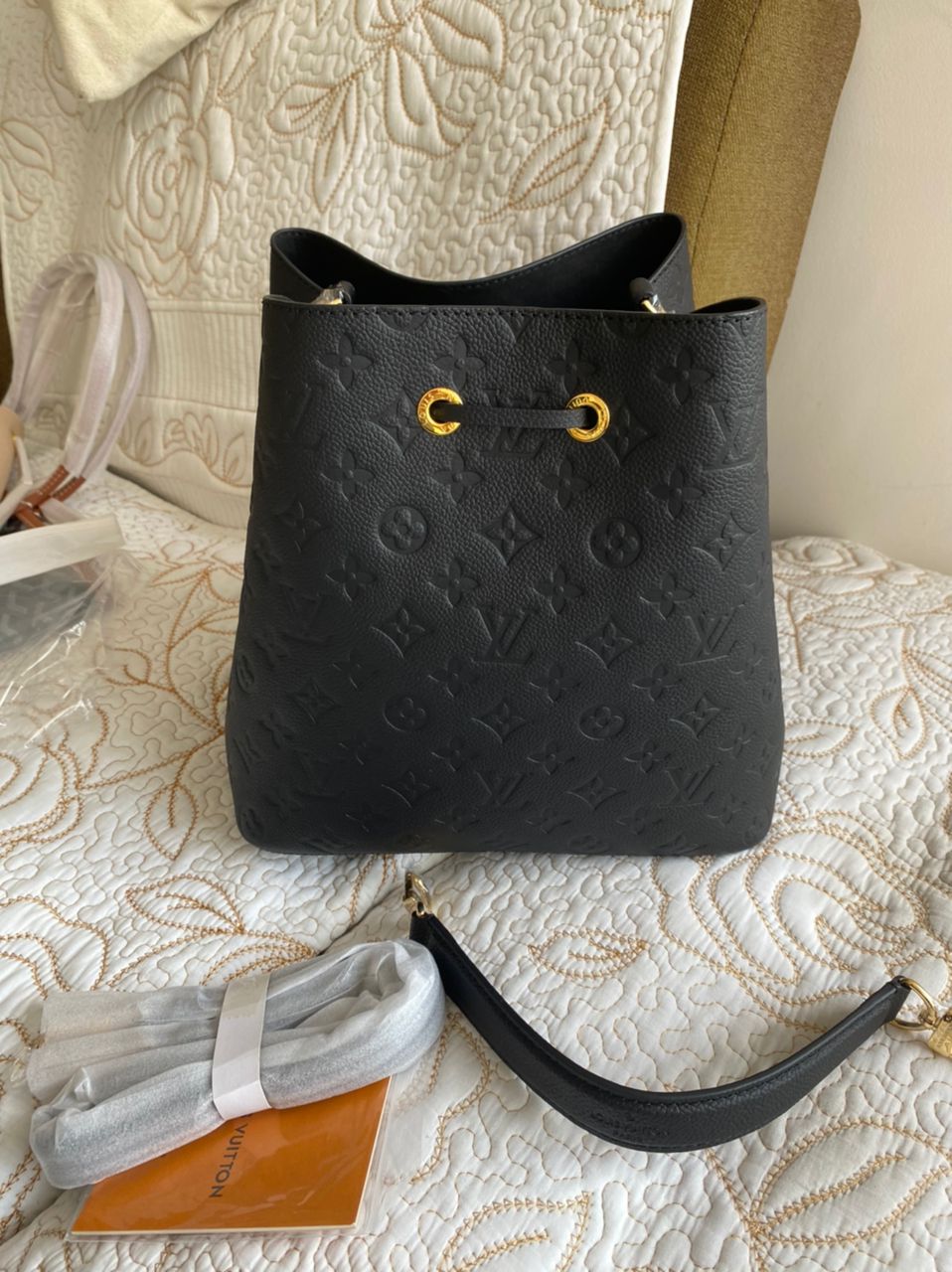 Monogramme noir Neo Noe