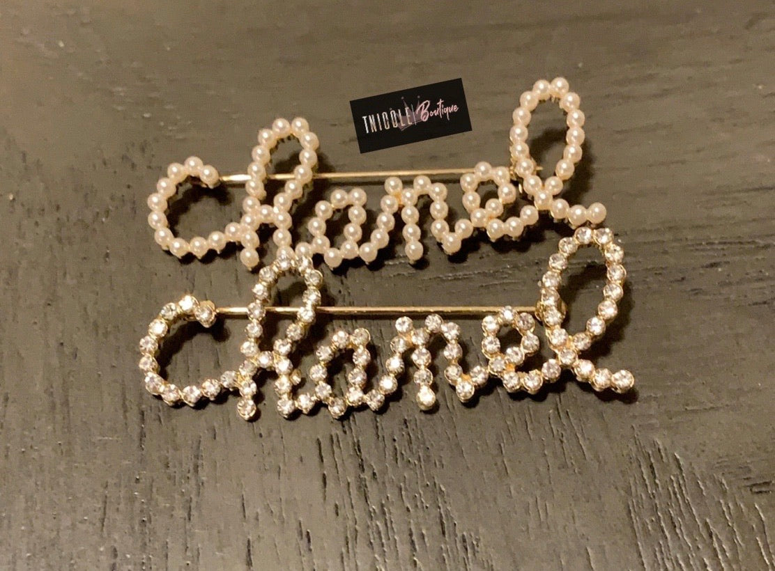 Broche Coco Cursivo